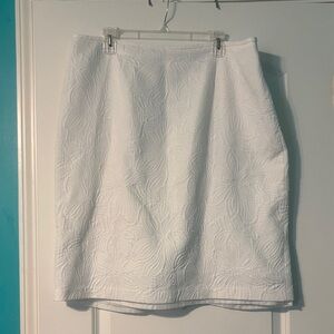 Elegant White Textured Pencil Skirt